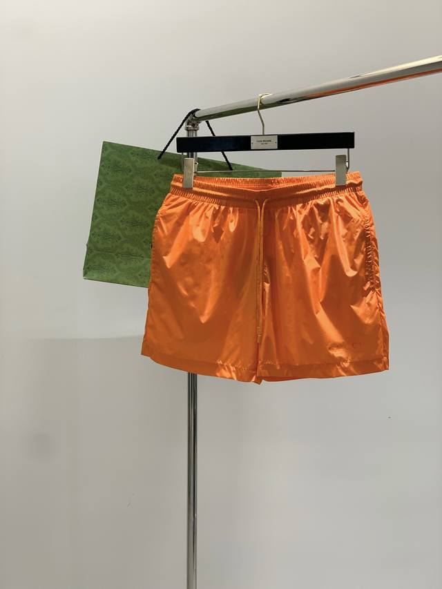 Gucci 古驰，2025夏季最新品，专柜同步有售，原单狠货，时尚休闲短裤，进口原版面料，舒适透气，独特设计风格，顶级印花工艺字母图案Logo，原版五金辅料装饰