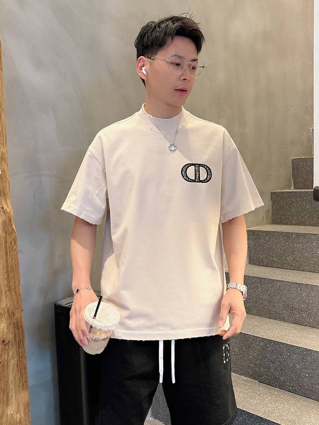 18活动款多让20 Cd 2025新工艺洗春夏新款首发专柜最新款短袖圆领T恤 官网同款 高端订制 设计前卫时尚！品牌Logo重工艺设计 高端定纯棉面料.手感柔软