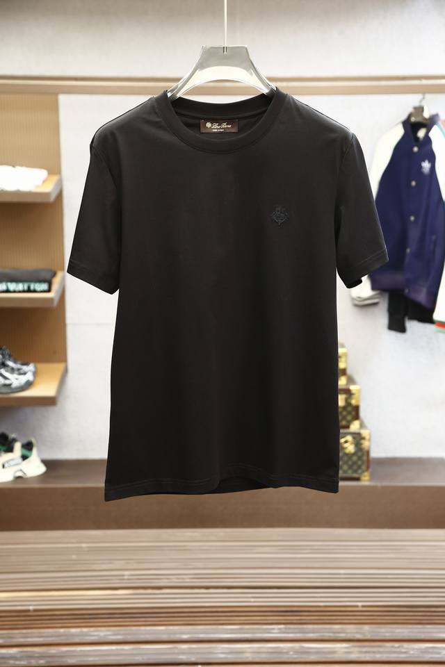 Lp 新品Lp圆领T恤。Loro*Piana2025S春夏新品！独家定制丝光棉面料，明星最爱时装味休闲简单大方 刺绣织带设计 工艺设计,干净利落剪裁 都市风十足