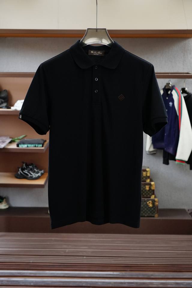 Lp- 2025春夏新款男士短袖T恤，众多明星都爱穿的时尚百搭单品！胸前Logo徽章超级好看,喜欢经典简约的朋友,一定不能错过了这款！沉稳大气的品牌风格一直以来