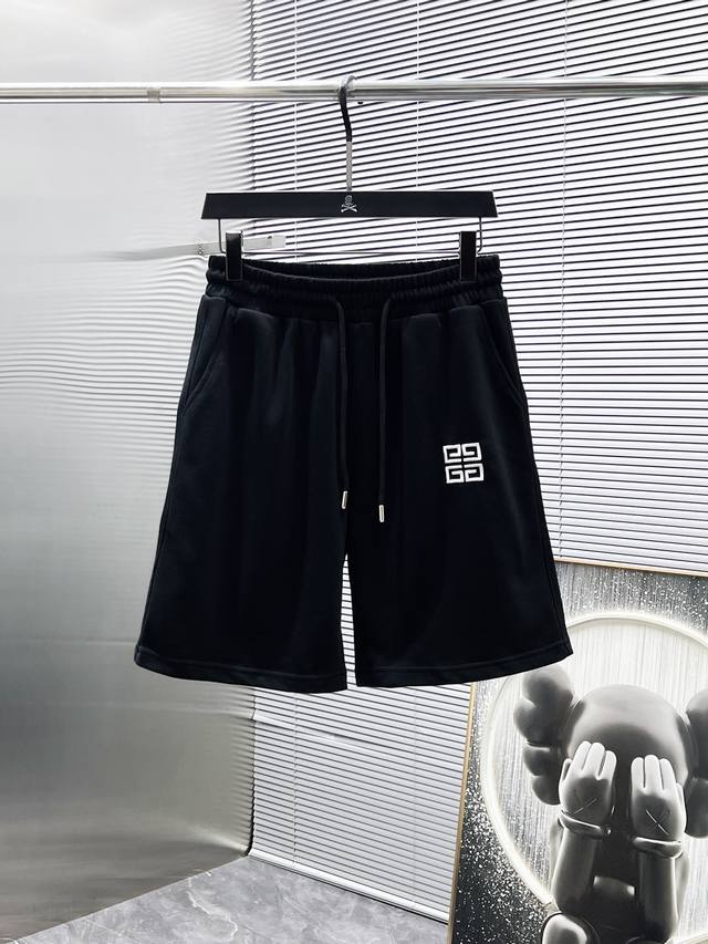 纪梵希 Givenchy 2025夏季新款 短裤 休闲裤，高端版本！专柜定制面料 透气舒适度高，细节无可挑剔，品牌元素设计理念，体现高品质。手感细腻柔软！呈现休