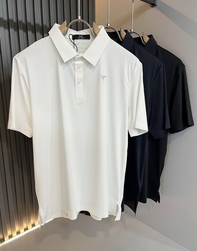 Arcter*X始*祖鸟 2025春夏新款男士短袖Polo，户外品牌可能大家第一想到的就是加拿大鹅、始祖鸟。给人一种标签试的感觉！除了在款式设计上颇有造诣之外，