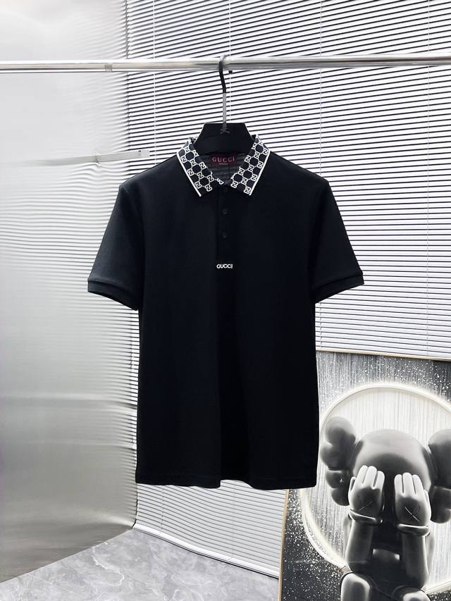 古奇 Gucci 2025Ss夏季新款 翻领短袖T恤 Polo衫，高端版本！专柜定制面料 透气舒适度高，细节无可挑剔，品牌元素设计理念，体现高品质。手感细腻柔软