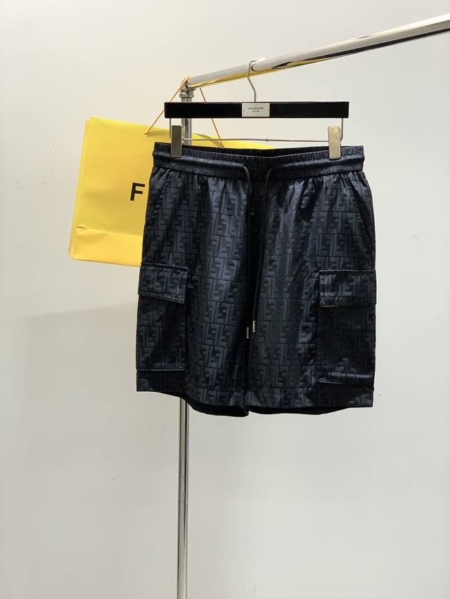 一套 不拆，Fendi 芬迪，2025夏季最新品，专柜同步有售，原单狠货，休闲时尚短袖套装，进口原版面料，顶级印花工艺字母图案Logo，原版五金辅料装饰，独特设
