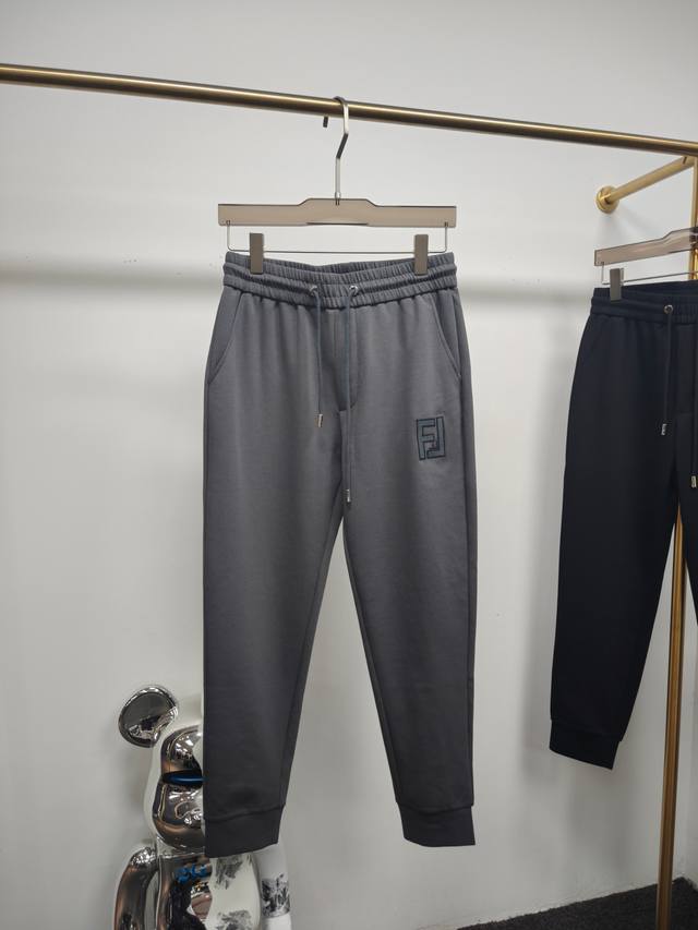 Fd 25春夏新品 极简运动打造出清爽的摩登Stay！穿上新颖 时髦面料舒服透气，面料不会起球 裤子的车线都是精细。穿着非常舒适 低调不失奢华 穿出去非常有档次