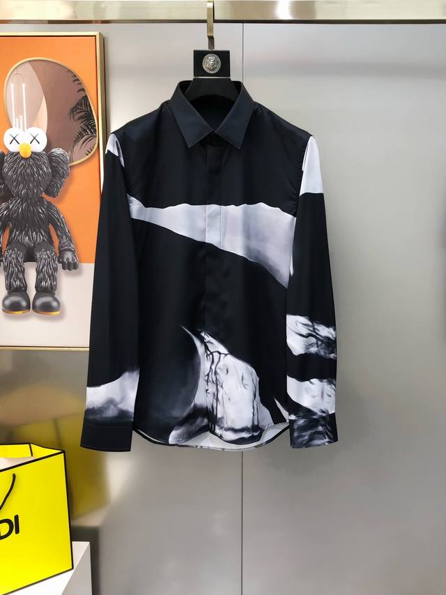 Ysl 圣罗兰早春新款男士原单休闲长袖衬衫 官网同步售卖 时尚潮款 修身版型 高版本 爆款 高清数码直喷印花Logo图案设计 原版纽扣 定制双股120支府绸棉面