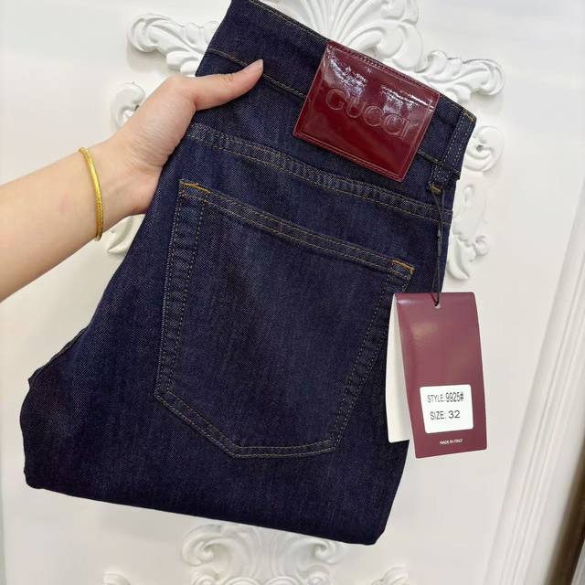 Gucci 2025春夏新款 新款男士牛仔裤！ 贸易级别的代工品,数量极其稀少.精良精细的制作工艺程度已经达到极致效果.经典绝伦的款式,原色棉料,经典的平织斜纹