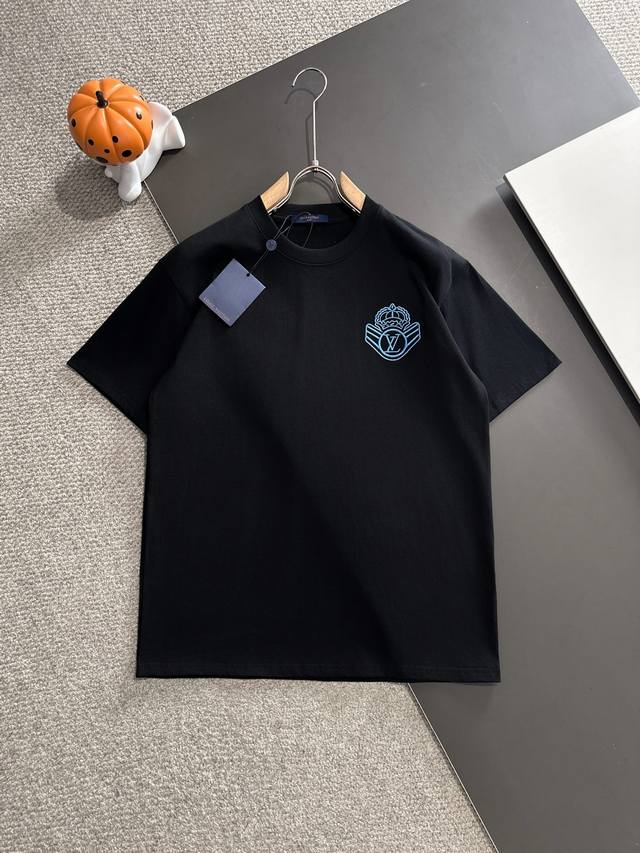 Louis Vuitton* 2025春夏款上新 原高版本 驴家Lv 面料采用280克高密度纯棉 不变形 不缩水 工艺介绍：双线走位 采用进口万针精密梵文刺绣