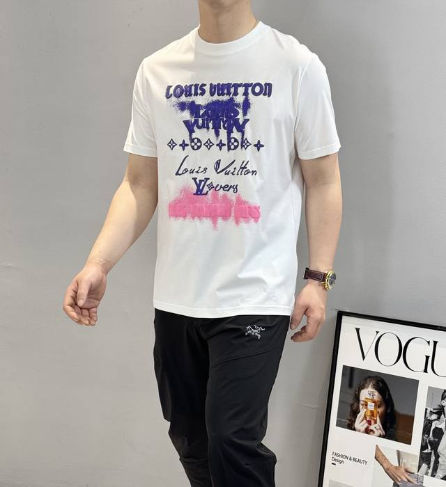 驴牌*2025S新品短袖T恤，夏天色彩系-胸前品牌Logo数码直喷立体图案.渐变效果.色彩丰富多彩.时尚百搭款！采用 G丝光棉面料棉 不仅挺括，保持潮流的廓形，