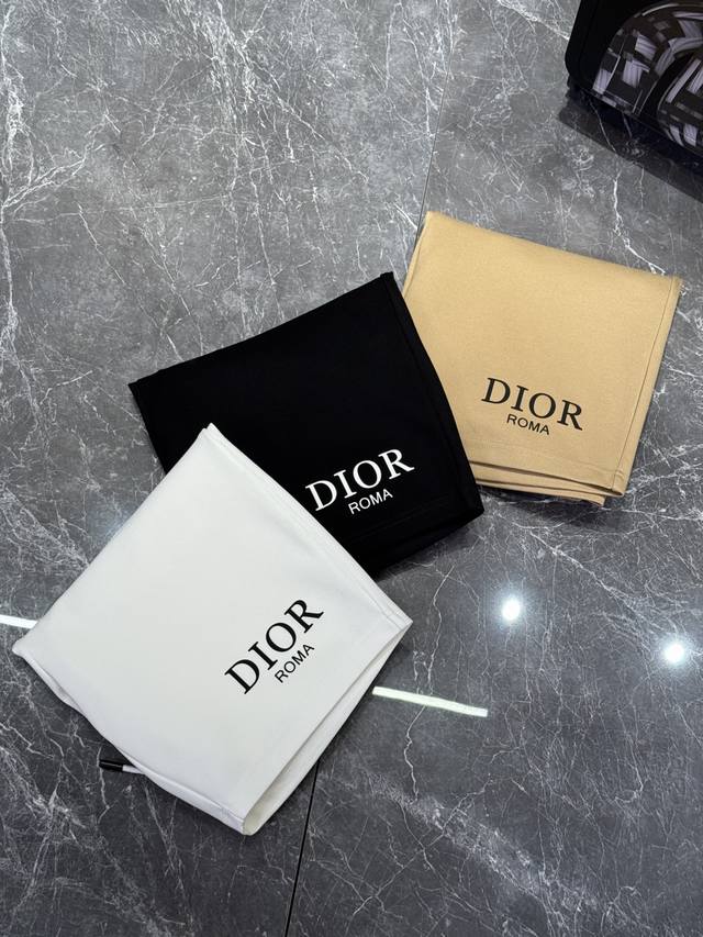 Dio*R 迪-奥25Ss新款五分短裤！经典品牌字母基础款烫画设计.定制高端锦棉面料.面料品质高级舒适.质感绝对的上乘优良，吸湿及透气效果非常好！！！亲肤感极佳