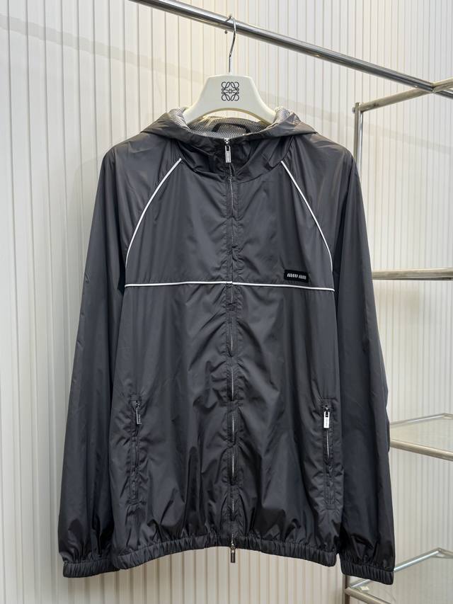 Miumiu 缪缪 25Ss 春夏新款经典运动风防晒连帽外套 Size：S M L Xl