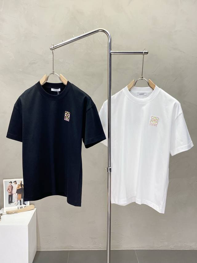Loewe罗意威独家专供新款原单男士休闲短袖 高端定制 高端版本 时尚百搭爆款进口面料 手感超柔软细腻 穿着亲肤舒适 高端精品 代工厂P精细做工 上身非常赞 男