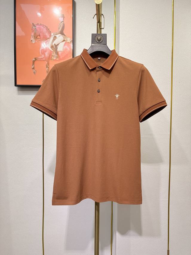 Dior，早春新品，时尚休闲短袖，采用进口面料，定制原版工艺螺纹，胸前顶级工艺图案Logo，从容百搭，档次极高，上身潮流时尚，码数：M一3Xl