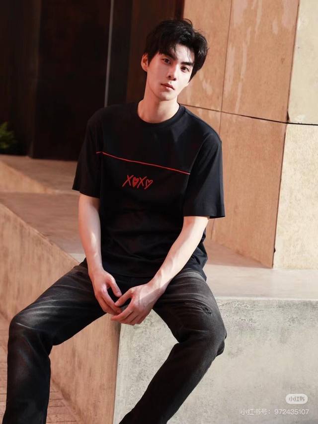 Ea7-阿玛尼原单T恤.小红书同步.男女同款！又岚又飒情侣爱心贴布绣徽标字母洗水酵磨工艺Os宽松版半袖T恤洗涤方式：反面包裹洗衣袋冷水快速机洗！！不得浸泡 温热