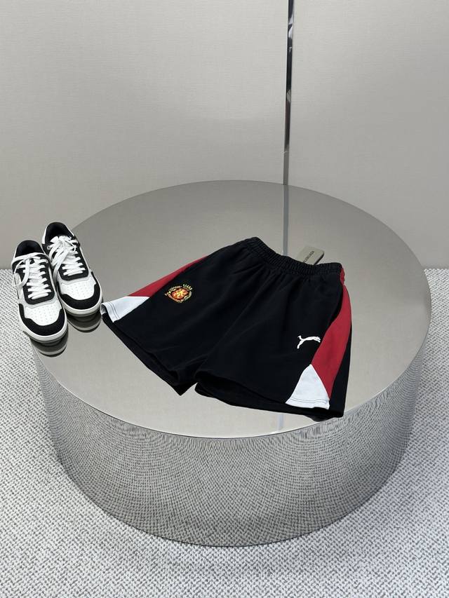 Balenciaga 25巴黎联名曼联短裤彪马限定 绣花釆用进口田岛机刺绣.侧缝拉边条.成衣二次洗水.字母清晰.手感舒适.效果立体.独家对版定织定染460G双股