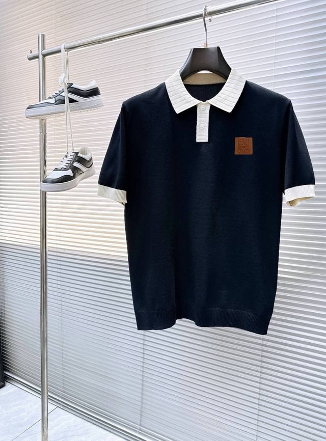 Loewe 罗意威25Ss新款针织短袖，超经典设计，简约没有任何多余累赘感，衣橱不可缺少的一件百搭单品，采用优质羊毛制作而成，穿身上超级舒适，前卫又实穿，精致完