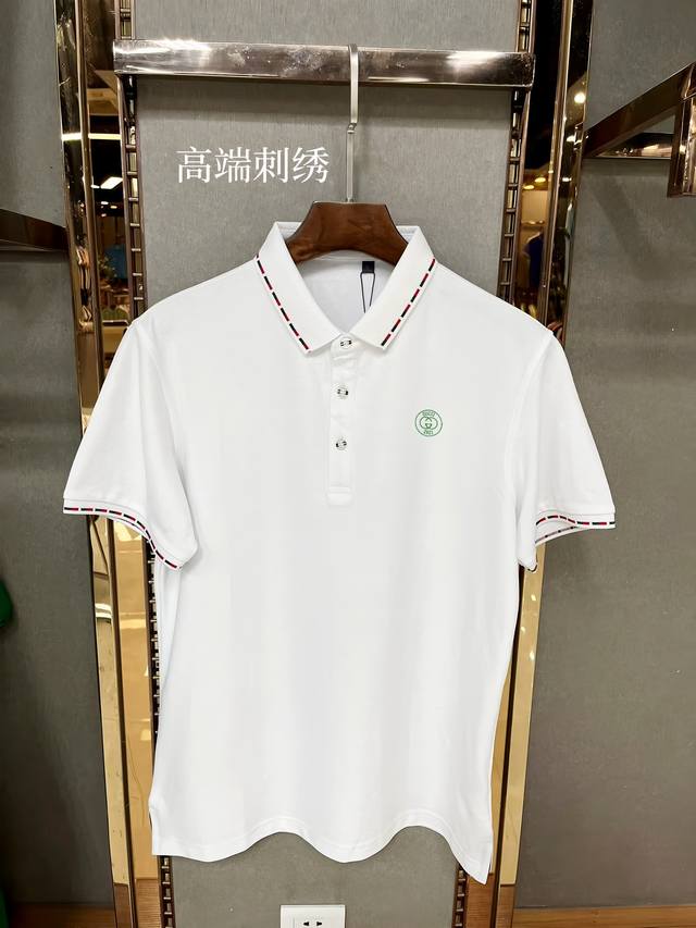 古奇 高端刺绣Logo、2025Ss新款时尚翻领短袖Polot恤、原版复刻、客供原版进口丝光棉面料、原版复刻经典品牌Logo、剪裁完美、做工精致、必入单品首选！
