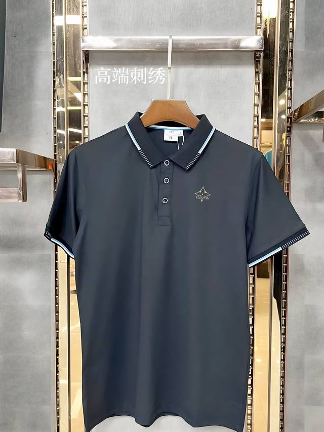 Lv 高端刺绣Logo、2025Ss新款时尚翻领短袖Polot恤、原版复刻、客供原版进口丝光棉面料、原版复刻经典品牌Logo、剪裁完美、做工精致、必入单品首选！