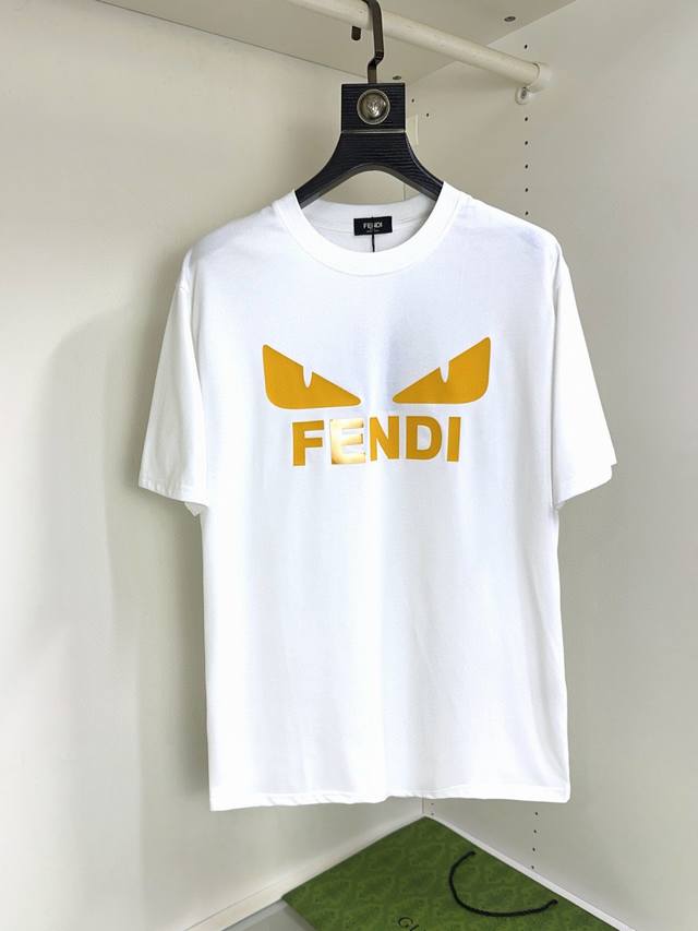 Fendi 芬迪 最大可穿200斤顶级圆领休闲短袖高级定制百搭款式 任何人都可以轻松驾驭 面料全订制工艺 胸前奢华经典品牌最新Logo设计，非常显档次懂货的必须