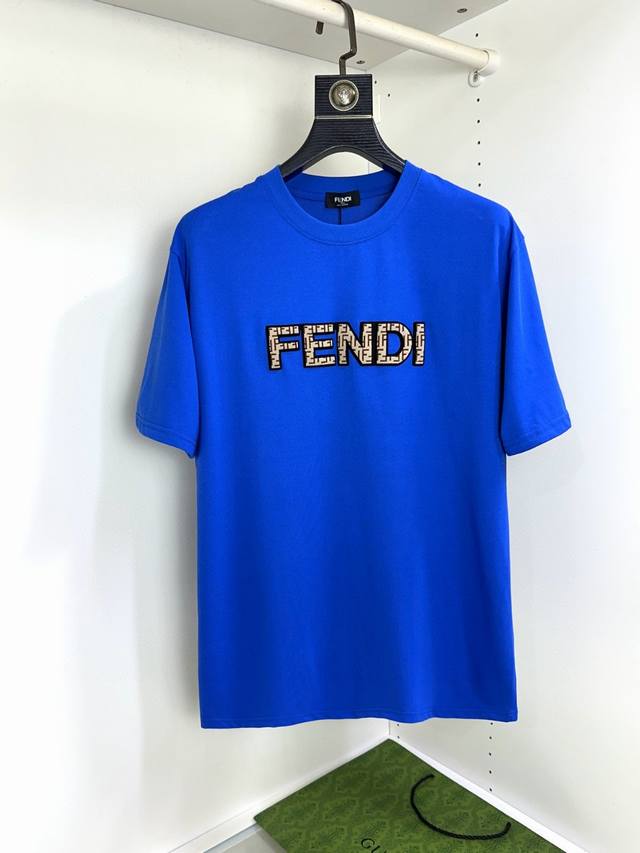 Fendi 芬迪 最大Xxl可穿200斤顶级圆领休闲短袖高级定制百搭款式 任何人都可以轻松驾驭 面料全订制工艺 胸前奢华经典品牌最新Logo设计，非常显档次懂货
