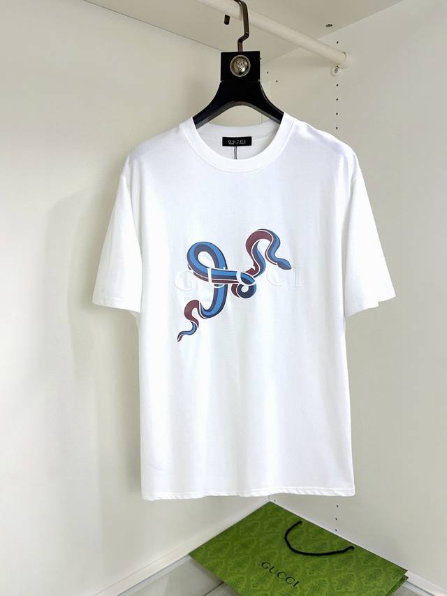 Gucci 古奇 最大可穿200斤顶级圆领休闲短袖高级定制百搭款式 任何人都可以轻松驾驭 面料全订制工艺 胸前奢华经典品牌最新Logo设计，非常显档次懂货的必须