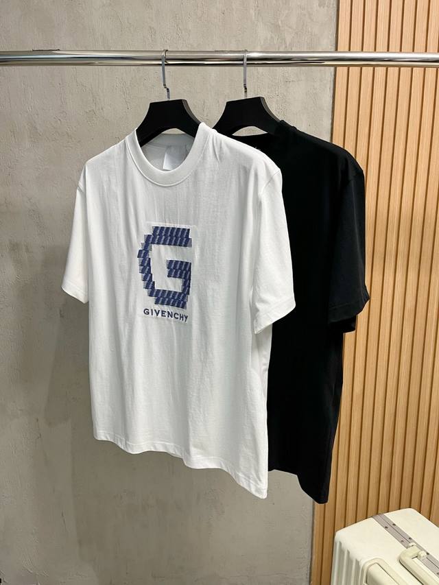高版本 Gucci 古奇 2025新款经典圆领短袖，时尚百搭经典元素打造精致工艺专柜面料，顶级元素融合打造，经典短袖3标齐全，潮男时尚，无论是上身舒适度还是都是