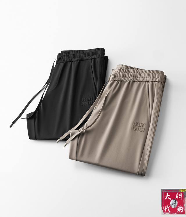 Miu Miu 缪缪 新品。订制高品质时尚松紧带休闲裤。超级百搭款。独家定制-进口高端高密度精棉面料，贴身舒适，超靓版型、上身显腿修长，內里，走线都无可挑剔，任