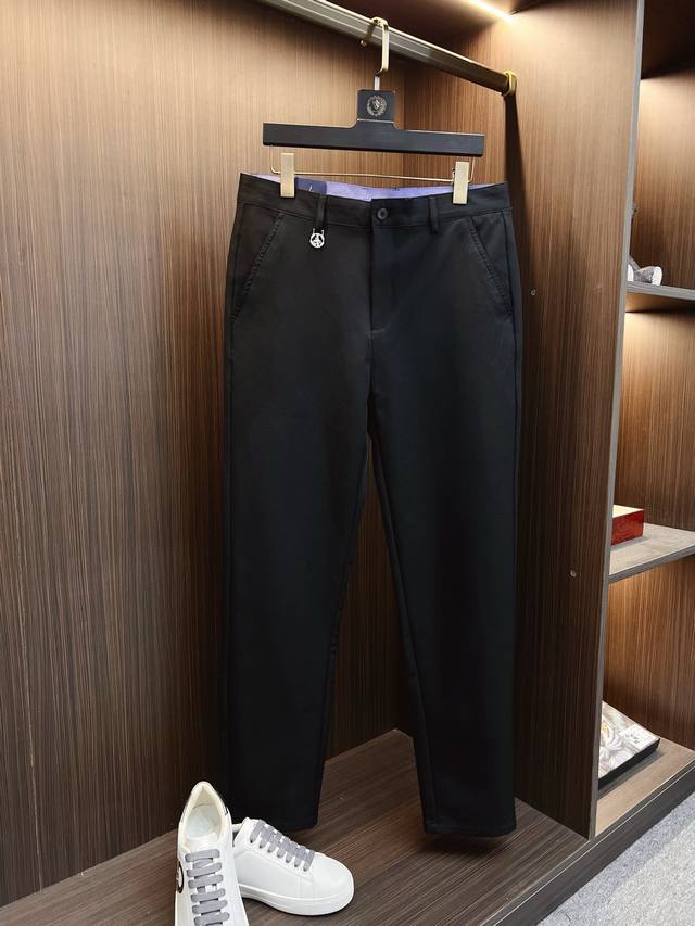 Prada 普拉达 新款来袭 2025春夏新款新品 专柜有售 实体店极品休闲裤专柜原版1:1好货，适合各个年龄段。市场最高版本的欧洲进口面料。舒适柔软亲肤，上身