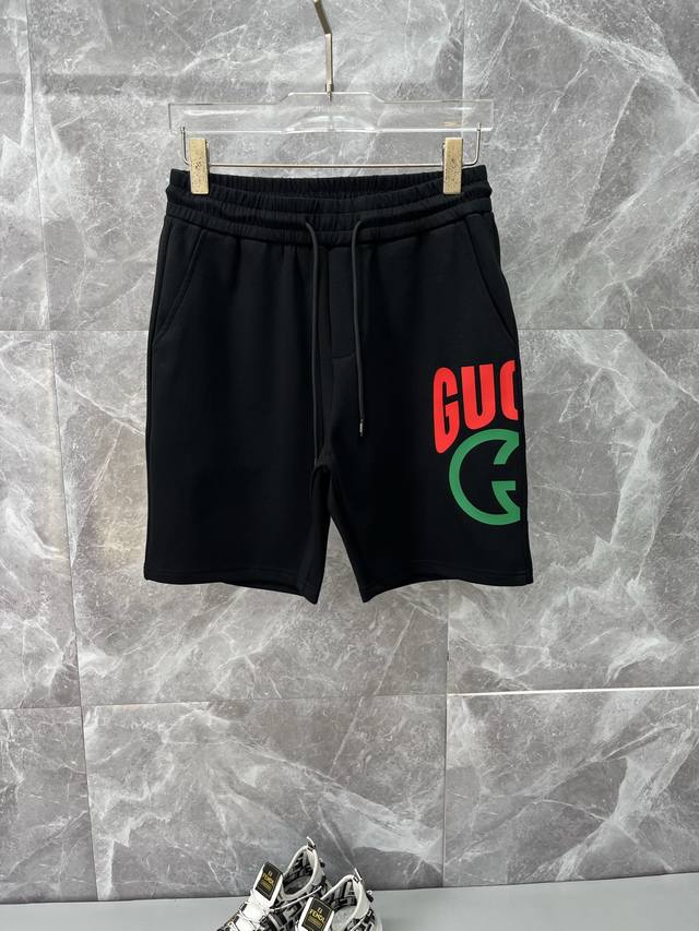 Gucci古奇 新款来袭 2025春夏新款休闲裤短裤，进口高密度定制面料，舒适柔软亲肤，笔挺不易起皱，简单明了，超级百搭上身效果超级棒时尚百搭，笔挺有型，衣橱必
