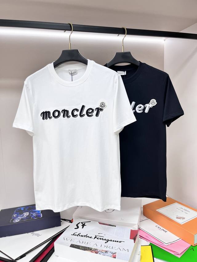 主推 Moncler 独家专供春季新款蒙口时尚休闲圆领短袖，阔版高密度280克纯棉面料，高级密针刺绣、高端欧版原单T恤，潮流时尚休闲半袖 透气舒适度高，细节无可