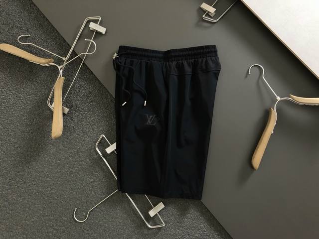 L牌*微宽版型M-Xxxl 最新最顶级老花金属附件融合短裤，最顶级的品质专柜原单休闲裤顶级制作工艺进口面料，专柜款独特设计，采用进口高端订制进口丝线手感一流！官