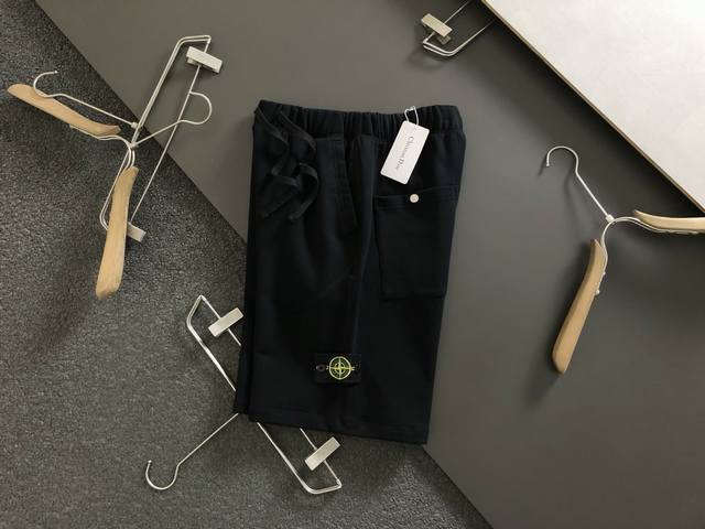 Dir*微宽版型M-Xxxl 最新最顶级联名款贴标扣融合短裤，最顶级的品质专柜原单休闲裤顶级制作工艺进口面料，专柜款独特设计，采用进口高端订制进口丝线手感一流！