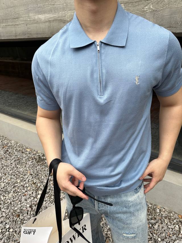 Slss春夏新款冰蓝色羊毛混纺针织翻领短Tee，男女同款经典刺绣标识拉链门襟针织短袖Polo衫！贸易公司渠道稀出，同步官网发售！这款冰蓝针织短袖，将法式优雅与时