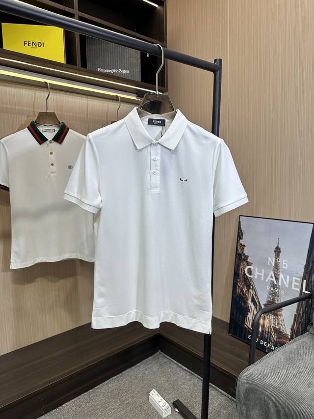 菲拉格慕 男士时装款商务休闲Polo马球衫，香港洋行渠道货，24年春夏新品，经典明星级单品，广告画册形象大片搭配款，颜值系与品质兼备的一款Polo衫！！ 极具奢