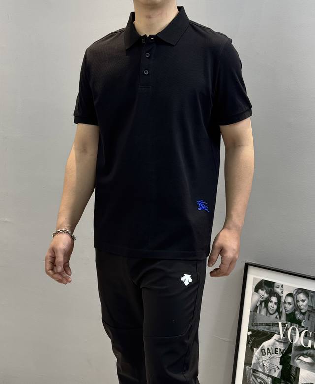 云端的顶级享受～Bbr*巴宝莉25S春夏刺绣翻领Polo，专柜同步！进口百分百丝光珠地棉面料 质感温和细腻抗皱免烫，穿着舒适透气....腰间战马刺绣元素3D绣花