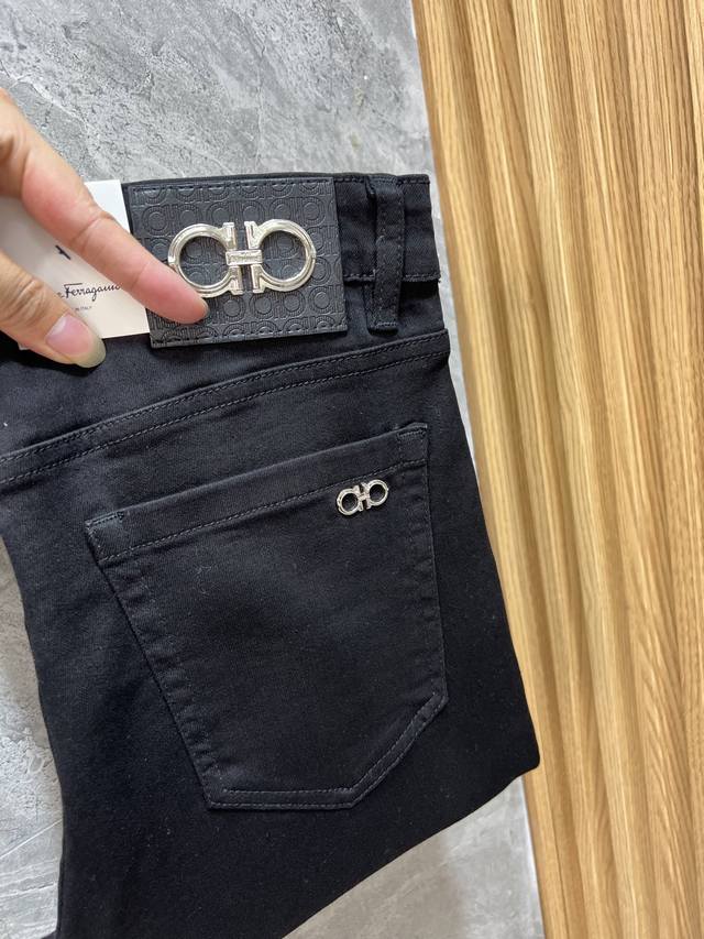 Sf 菲拉格慕 2025春夏新品 三标齐全 牛仔裤 好货不用过多介绍 看细节 专柜码数：29-38 175 140上身32码