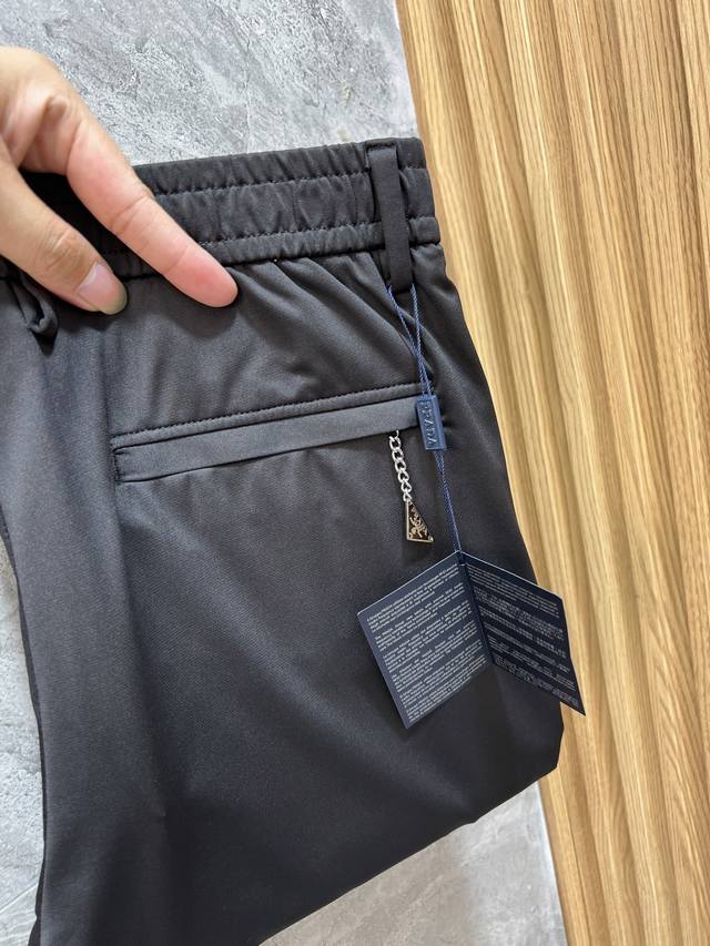 Prada 普拉达 2025春夏新品 三标齐全 西裤 休闲裤 好货不用过多介绍 看细节 专柜码数：29-38 175 140上身32码