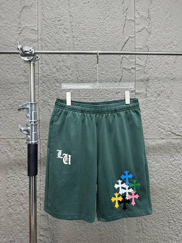 Chrome Hearts Ch克罗心2025Ss新款十字架休闲短裤。 定制纯棉面料350克 搭配经典七色小彩标，无从释怀的经典款，休闲时尚感略带锋利，经典的比