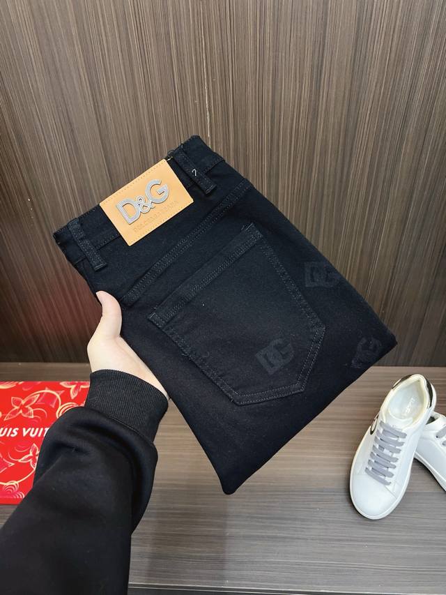 D&G 2025新品 专柜有售 实体店极品牛仔裤专柜原版1:1好货，适合各个年龄段。市场最高版本的欧洲进口面料。舒适柔软亲肤，上身效果超级棒时尚百搭，笔挺有型，