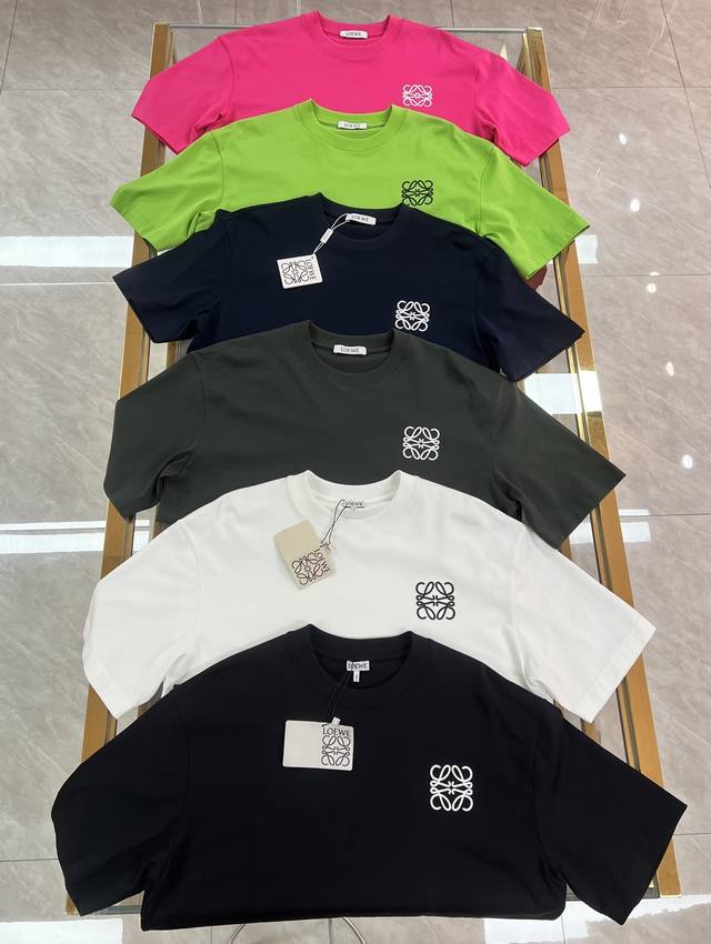 新品 罗意威 独家定制爆款 2025春夏新款首发专柜最新款短袖圆领T恤 高端订制 品牌Logo精致刺绣工艺，高端定制进口丝光云朵棉面料.手感柔软.穿着舒适.专柜