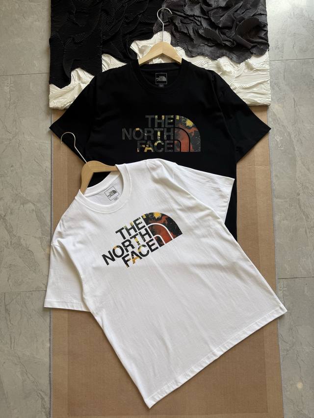 北面The North Face 美式复古Logo印花圆领合身直筒运动T恤 男女同款情侣款 -面料采用260G纯棉面料，达到透而不露的黄金平衡点，完美规避透视尴