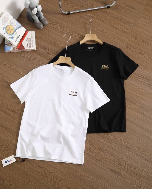 品牌：斐乐 Fila 尺码：M-L-Xl-Xxl-Xxxl 颜色：白色-黑色 类型：男士运动速干T恤 材质：260克高克重运动户外科技棉 领型：正肩款圆领 袖长