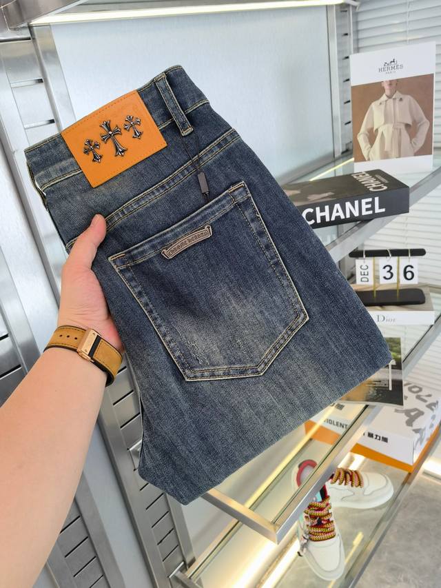 Chrome Hearts 克罗心 2025Ss春夏时尚新品 高端奢华定制小直筒牛仔裤，客供水洗弹力面料 精仿棉纱混纺 面料舒适柔软 经典小五金配饰 品质卓然