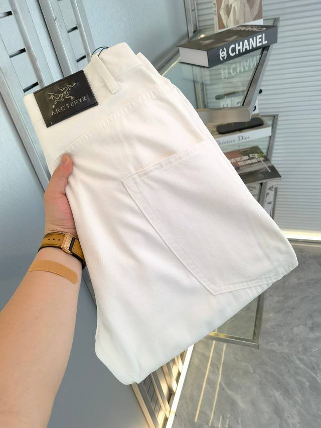 尺码:M-3Xl -鸟家 25Ss新款休闲阔腿牛仔裤，高端版本！专柜定制面料 透气舒适度高，细节无可挑剔，品牌元素设计理念，体现高品质。Logo图案，手感细腻柔
