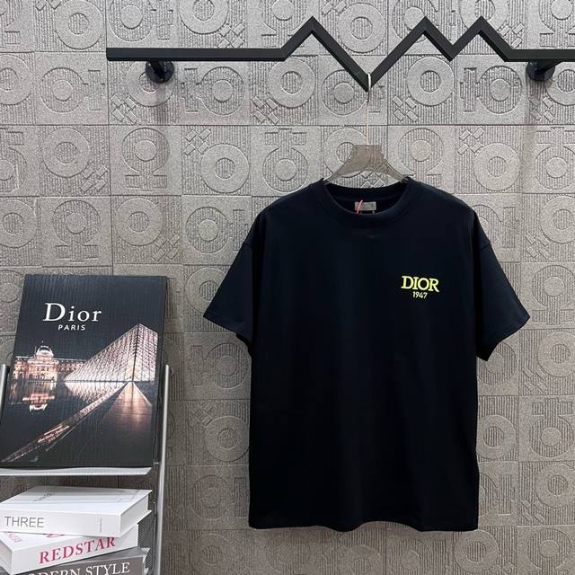 Dior迪奥 Cd 经典荧光小字母刺绣 Logo标识精致升级，灵感源自八十年代复古 原版面料 官方同款 短袖T恤 定制260克同缸染面料 手感非常舒服 春夏砖柜