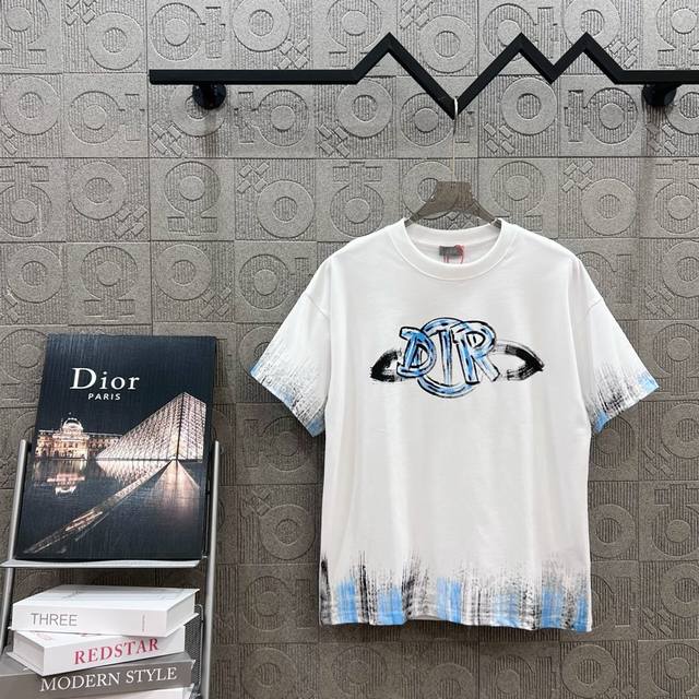 Dior迪奥 Cd字母涂鸦手绘印花 Logo标识精致升级，灵感源自八十年代复古 原版面料 官方同款 短袖T恤 定制260克同缸染面料 手感非常舒服 春夏砖柜同步