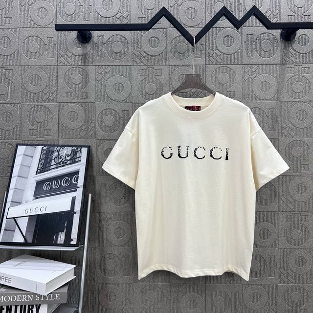 Gucci 古驰 爱心双G字母印花 Logo标识精致升级，灵感源自八十年代复古 原版面料 官方同款 短袖T恤 定制260 克同缸染面料 手感非常舒服 春夏最新砖