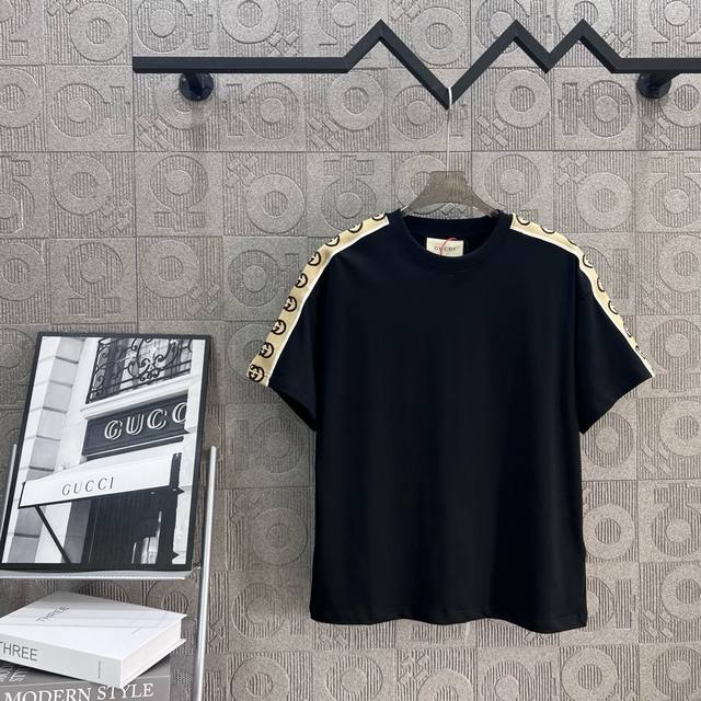 Gucci 古驰 双G字母 织带手袖拼接 Logo标识精致升级，灵感源自八十年代复古 原版面料 官方同款 短袖T恤 定制260克同缸染面料 手感非常舒服 春夏最