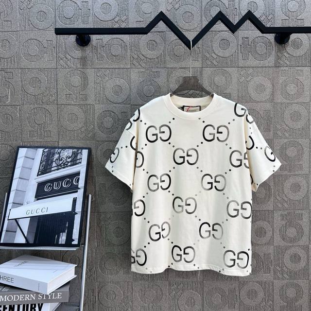 Gucci 古驰 字母满印Logo 大花纹 Logo标识精致升级，灵感源自八十年代复古 原版面料 官方同款 短袖T恤 定制260 克同缸染面料 手感非常舒服 春