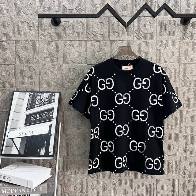 Gucci 古驰 字母满印Logo 大花纹 Logo标识精致升级，灵感源自八十年代复古 原版面料 官方同款 短袖T恤 定制260 克同缸染面料 手感非常舒服 春